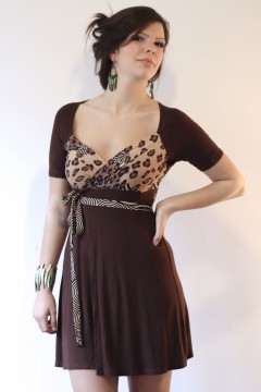 Wrap dress with animal print and variable sleeves